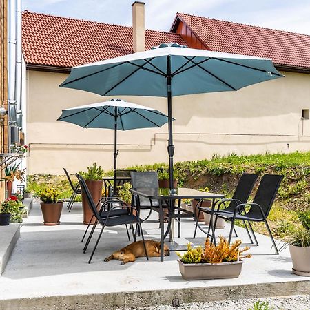 Sunny Apartment With Free Parking Zvolen Esterno foto