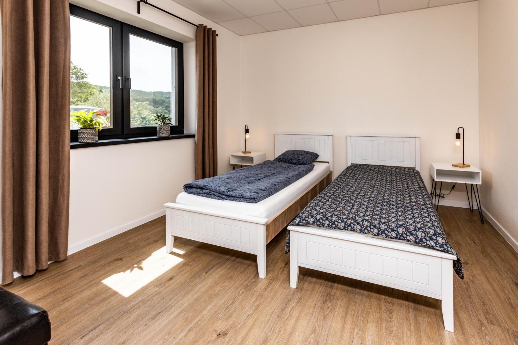 Sunny Apartment With Free Parking Zvolen Esterno foto