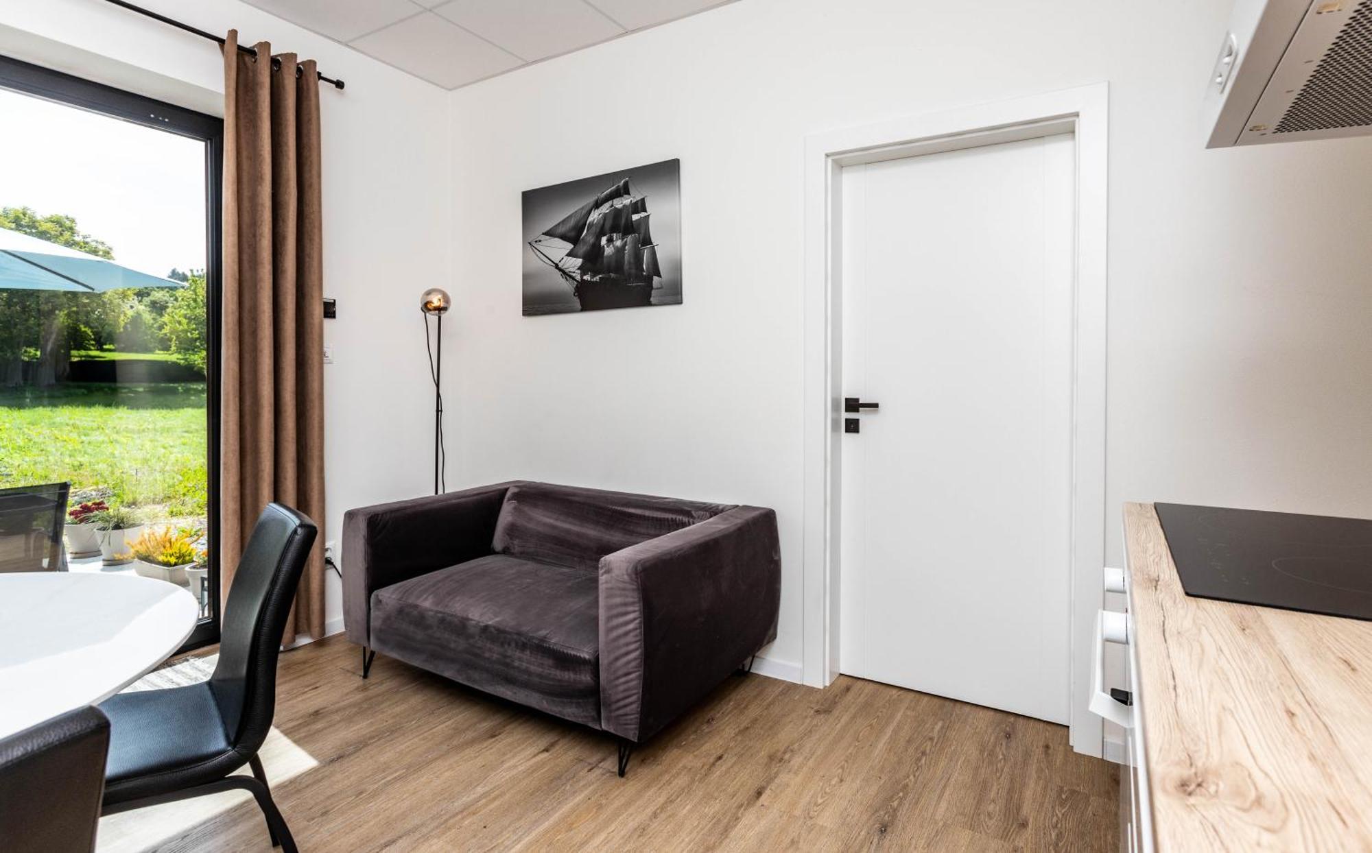 Sunny Apartment With Free Parking Zvolen Esterno foto