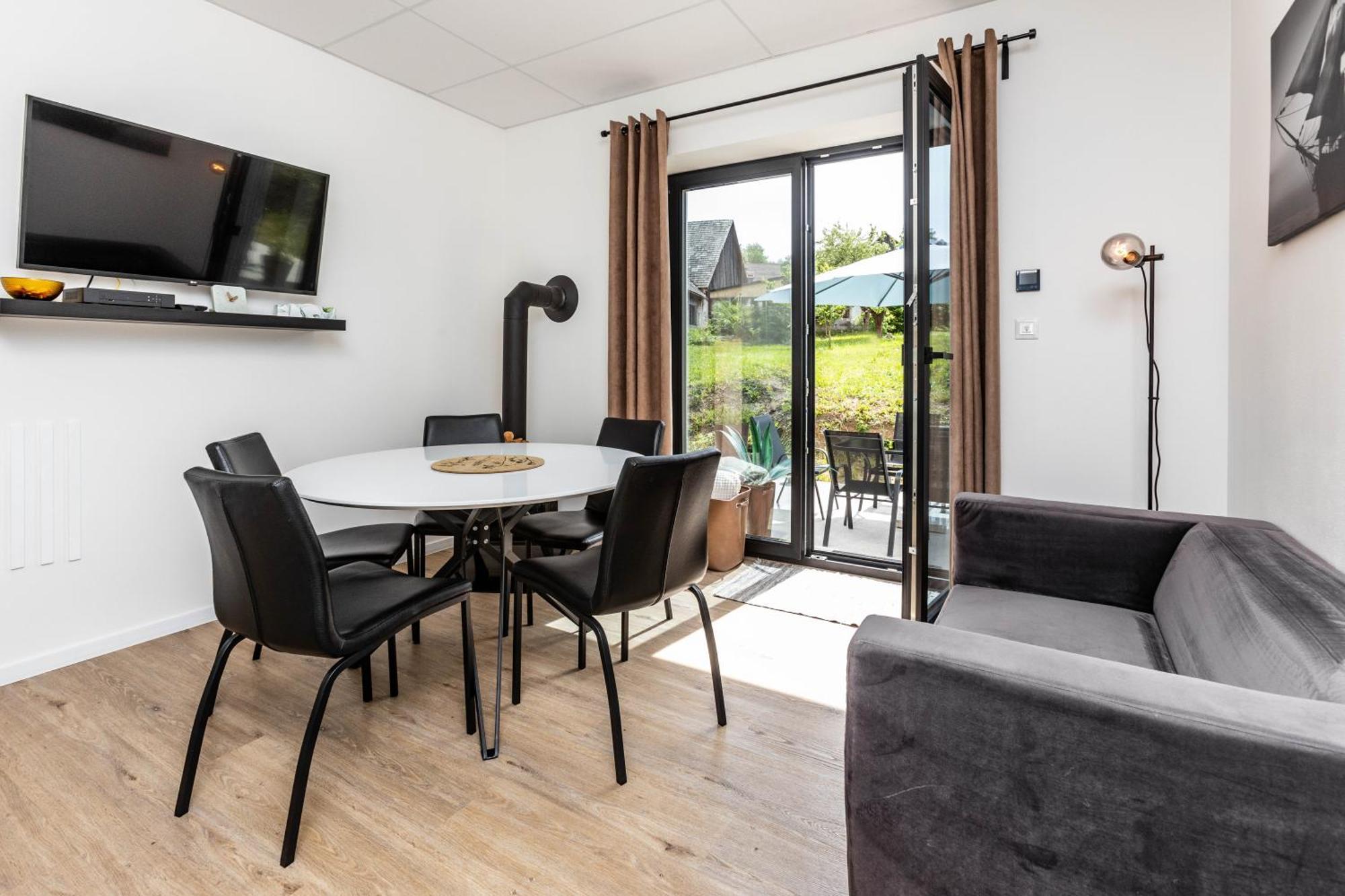 Sunny Apartment With Free Parking Zvolen Esterno foto