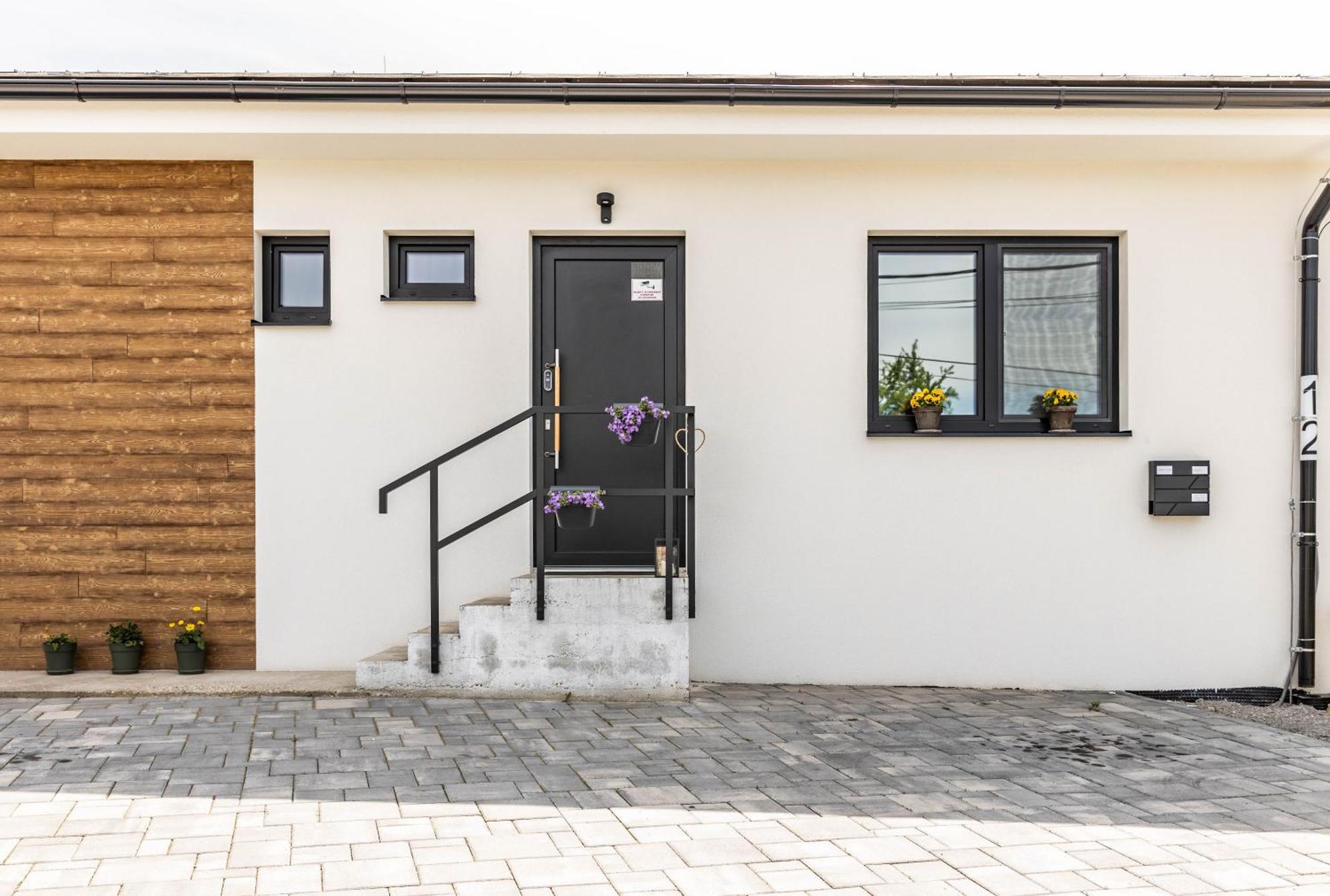Sunny Apartment With Free Parking Zvolen Esterno foto